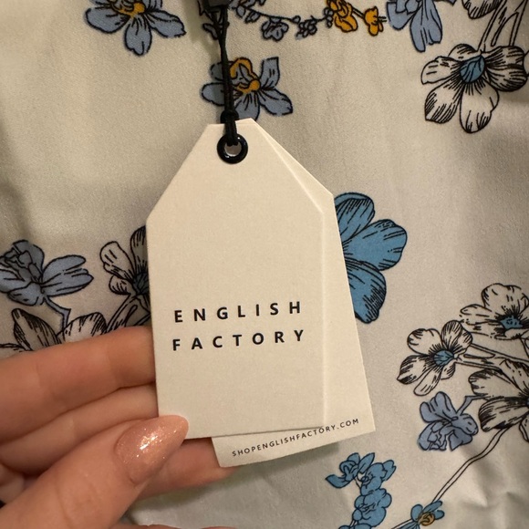 English Factory Magnolia Print Pleated Bell Sleeve Blouse Sz Sm NWT - Picture 4 of 7